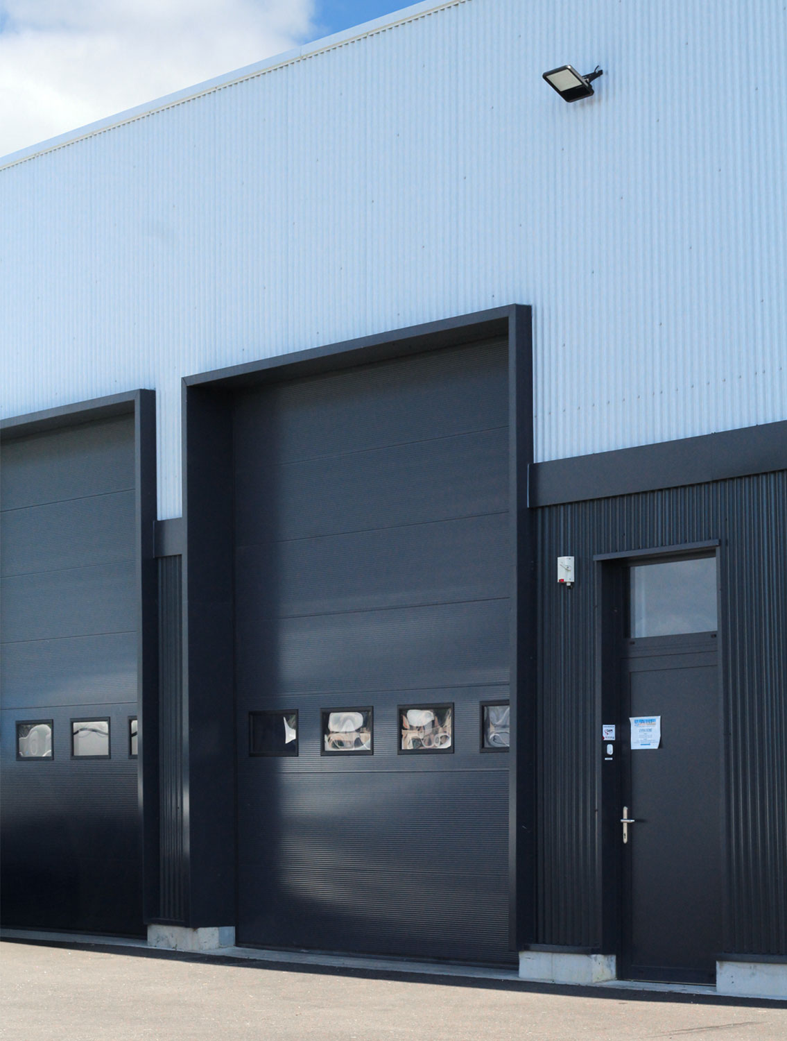 photo-entrée-hall-stockage-projet-amf-architecture-entreprise-atelier-lullin-architectes-strasbourg