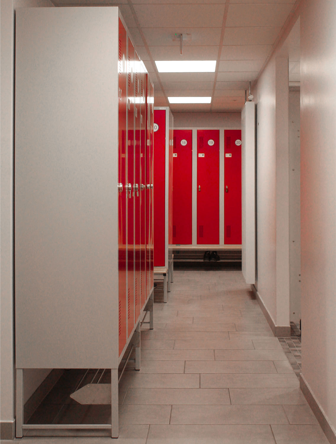 photo-interieur-vestiaire-ondal-sarreguemines-atelier-lullin-architectes-strasbourg